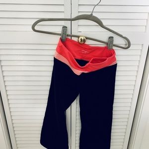 Bright Capri Leggings with Two-Toned Pocket Band!